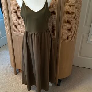 Athleta Elation V-Neck Hybrid Dress - Medium Petite Used